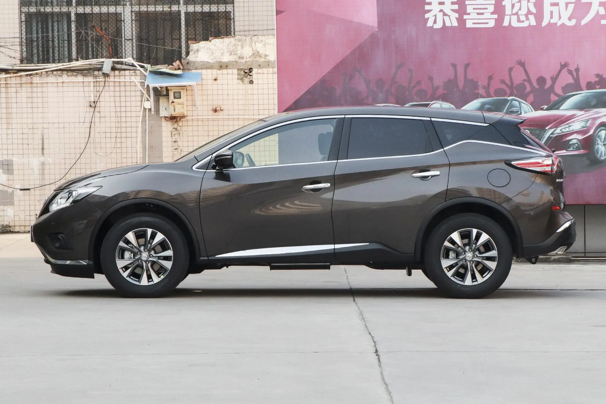 楼兰，定位中型SUV，燃油车型配自然吸气发动机，动力输出平顺插图2