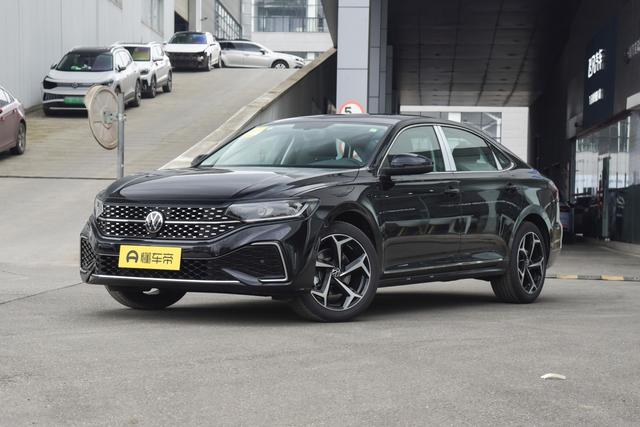 2023款帕萨特上市，发动机升级，2.0T+7档双离合，凯美瑞压力大了