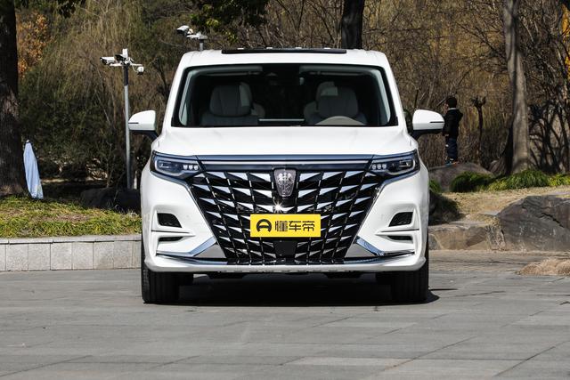 售18.58万元起，搭载2.0T发动机，新款荣威iMAX8正式上市