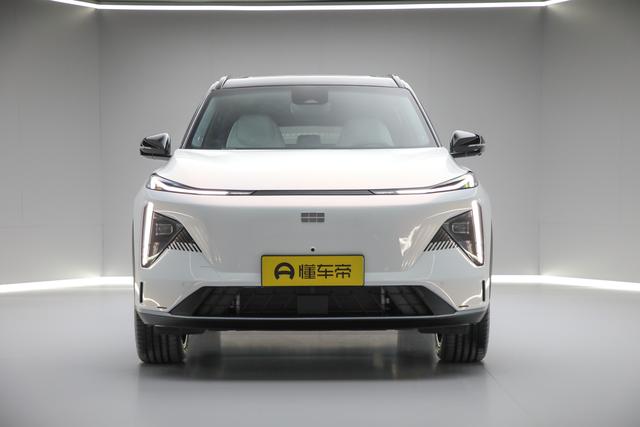 采用1.5T插混动力，综合续航1370公里，吉利银河L7正式亮相