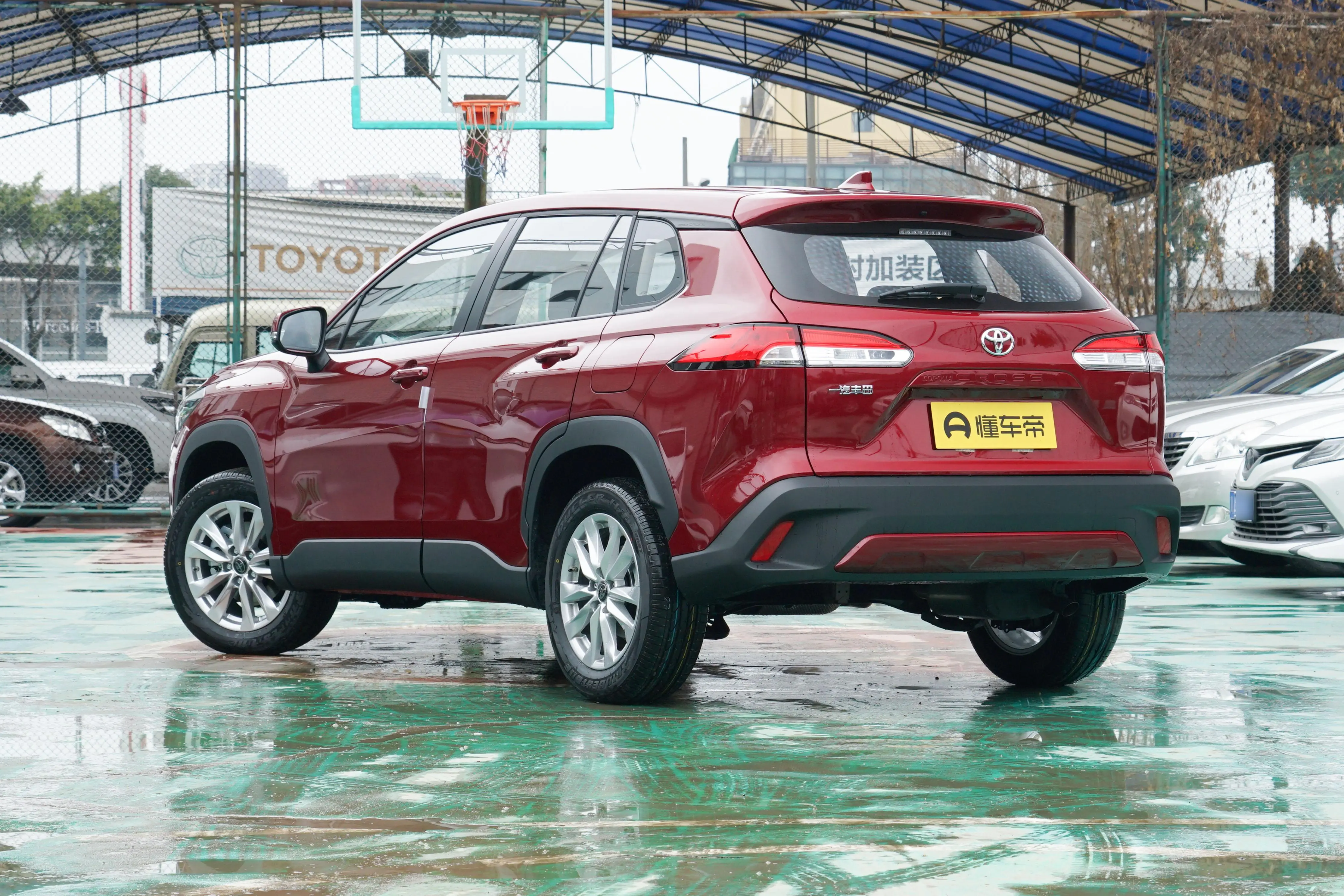 丰田小号“荣放”，2.0L+CVT，定位紧凑级SUV，售价12.98万起插图4