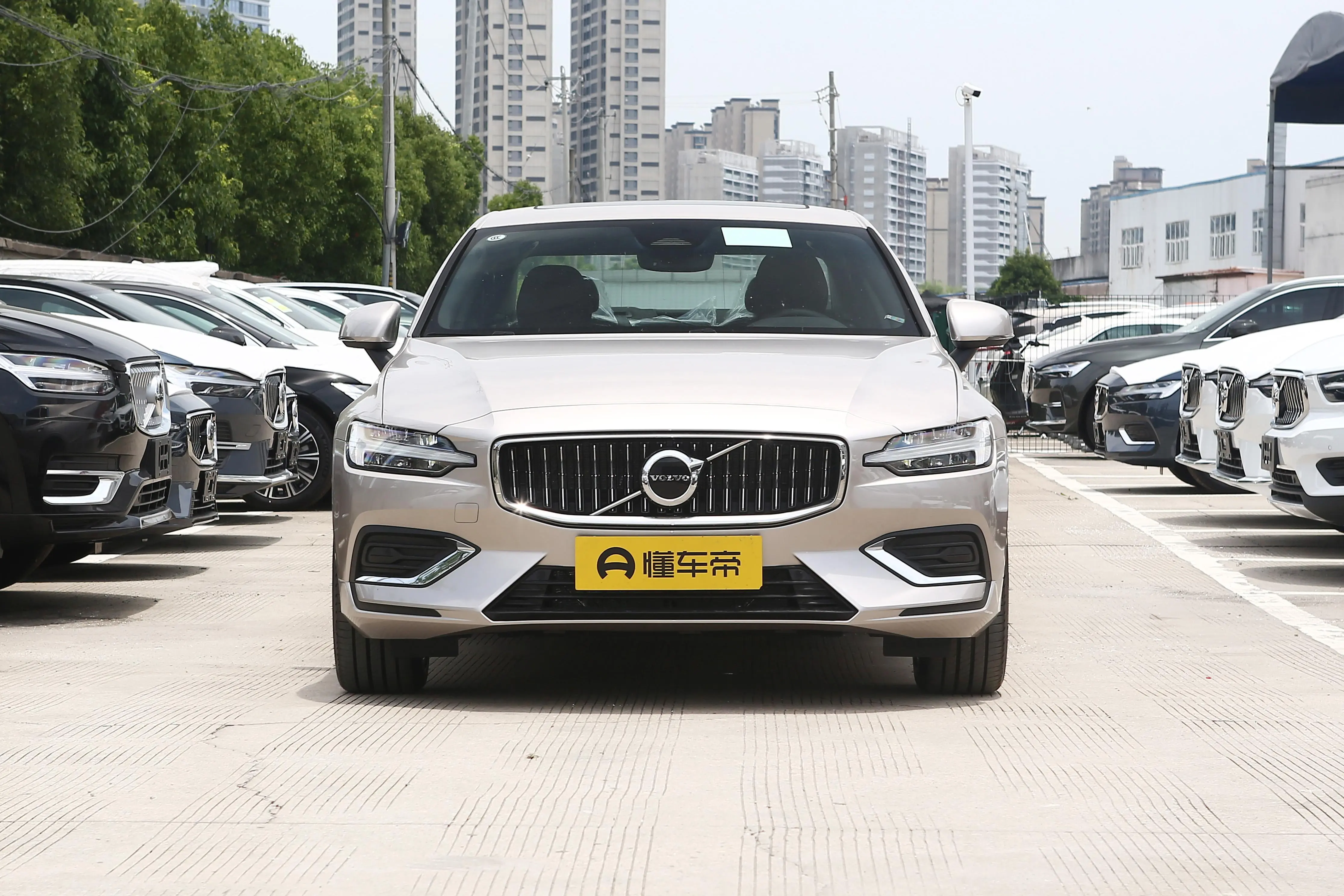 沃尔沃s60 2023款 b4 智远豪华版的车身尺寸长宽高分别为4778x1850x14