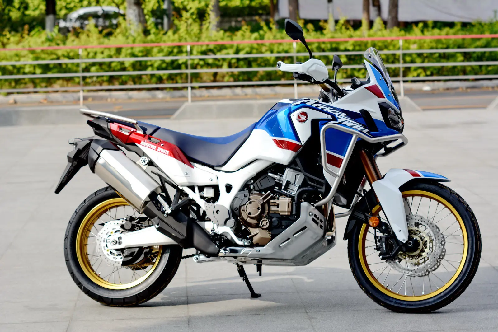 hondacrf1000l非洲双缸探险运动版