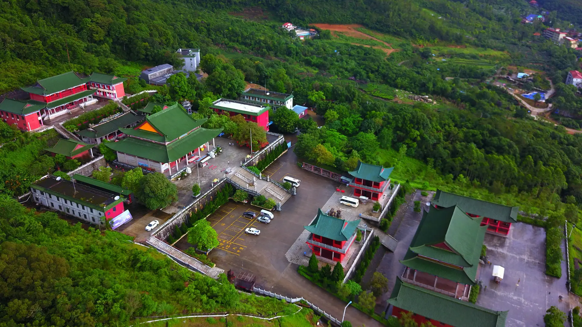 道教圣地,明清时期,就有高僧在此创建鸡鸣寺,云莲寺,金竹寺等7座古刹