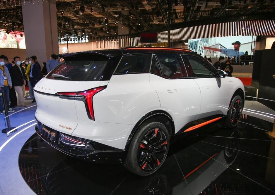 是有点像蔚来，恒大纯电A级豪华SUV，官宣续航可达700km